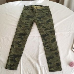 Hudson Jeans Krista crop jeans in camo sz 30